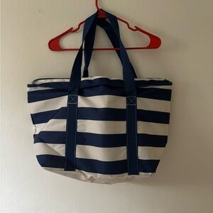 Manna insulated tote bag NWT